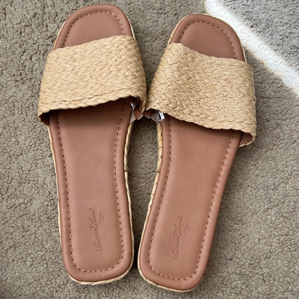 Universal Threads Size 10 Tan Sandal
